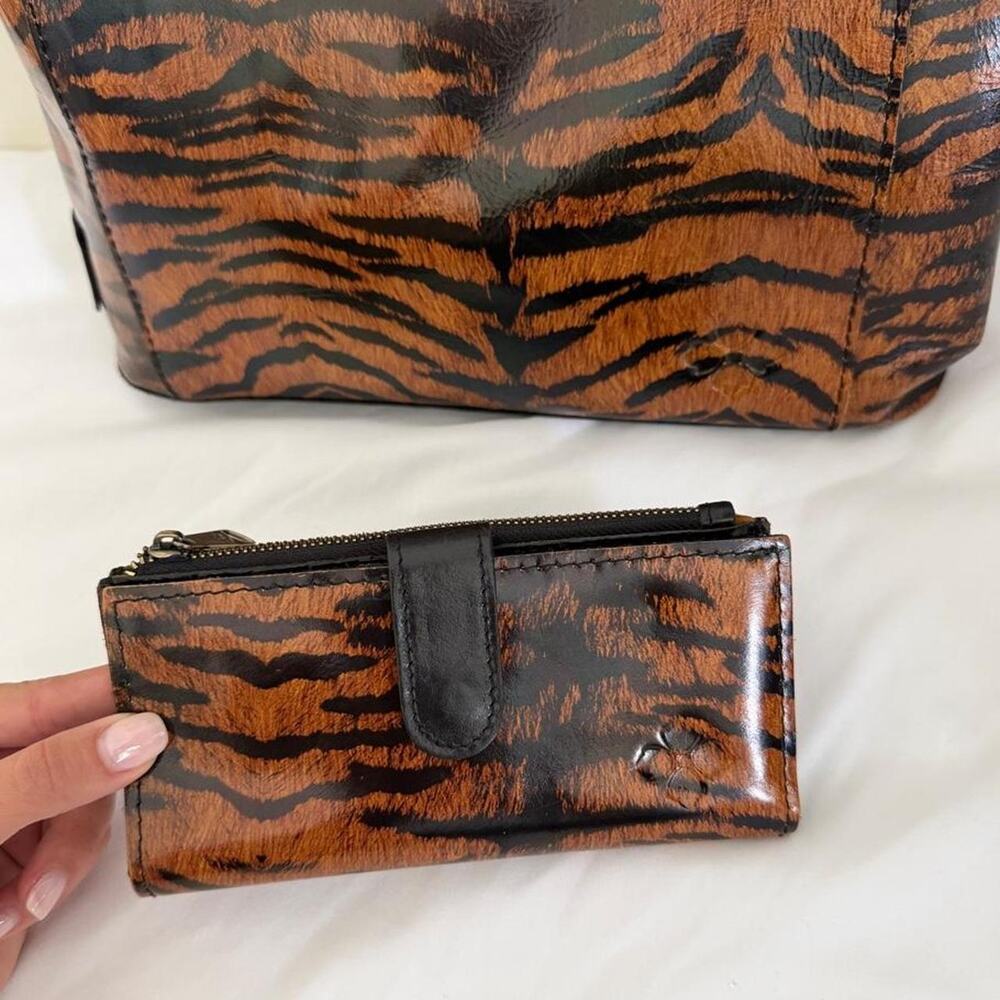 Patricia Nash Tiger Print Bag & Marching Wallet - Picture 3 of 8